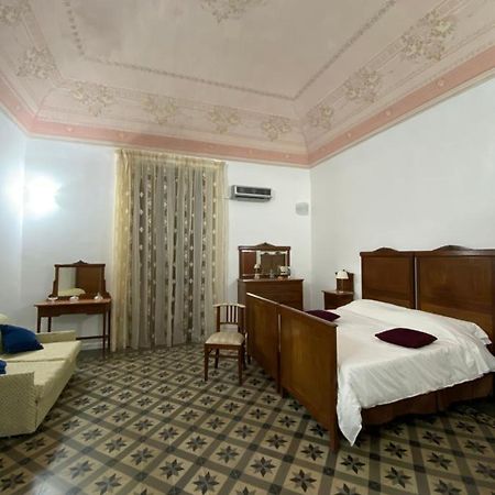 Crispi Accomodation B&B Катания Екстериор снимка