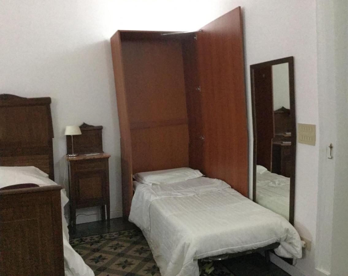 Crispi Accomodation B&B Катания Екстериор снимка